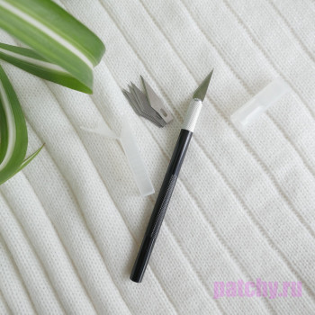 Нож для резки бумаги (металлический, 5 сменных лезвий) черный