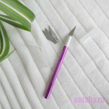 Нож для резки бумаги (металлический, 5 сменных лезвий) розово-фиолетовый